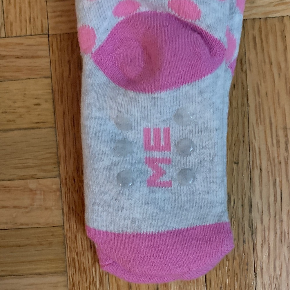 Arthur George Non-Slip Socks Sizes 2-4T “Kiss Me” - Picture 4 of 7